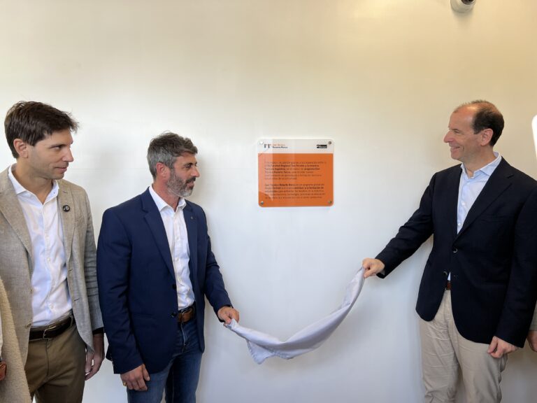 Santiago Passaglia presente en la inauguración de los nuevos laboratorios de la UTN