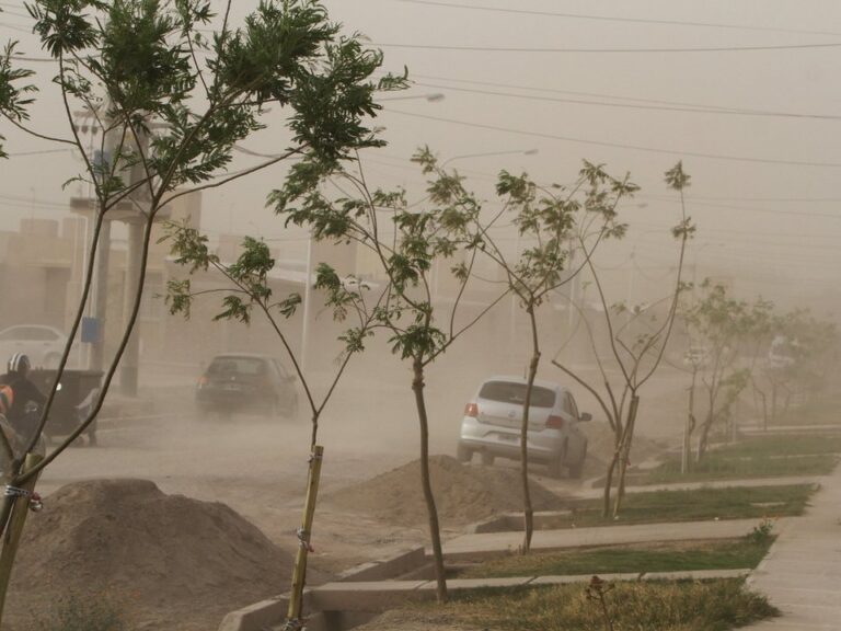 Alerta amarilla por lluvias y vientos intensos en la cordillera argentina