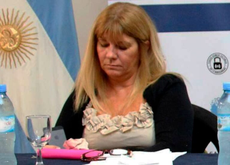 Condenan a ex jueza por ofrecer sobornos en adopciones