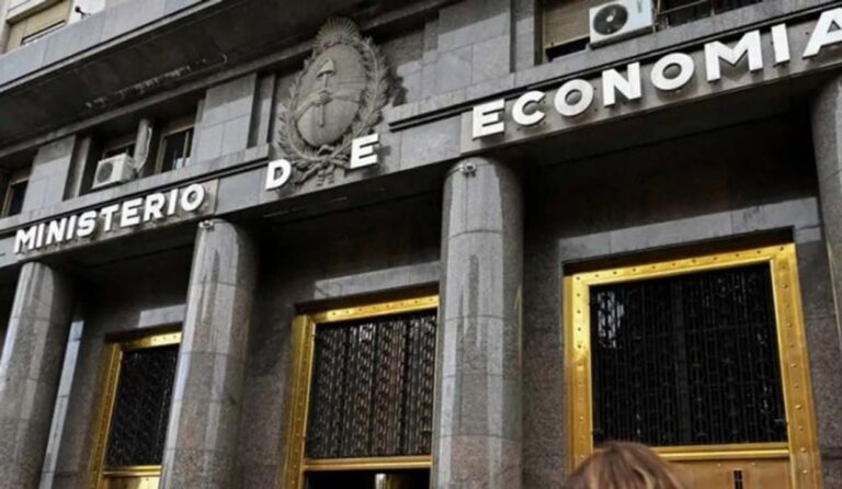 Evacuación en el Ministerio de Economía por amenaza de bomba