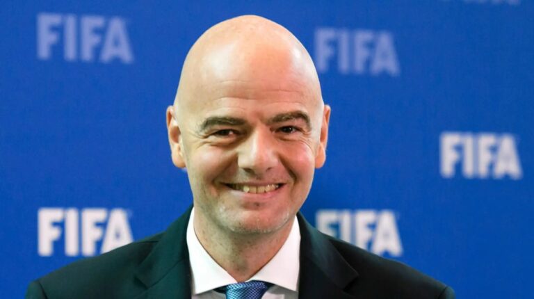 Infantino se pronuncia sobre la deportación del árbitro somalí Artan