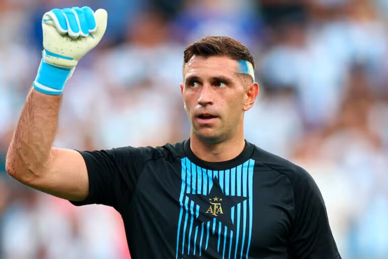 Juventus pone sus ojos en Dibu Martínez: Aston Villa evalúa oferta de 40 millones