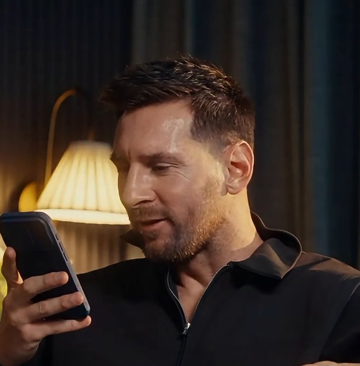 Messi se divierte con una IA y transforma su look en colores argentinos