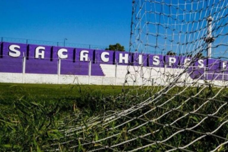 Sacachispas se burla de Adorni con un irónico post sobre fichajes