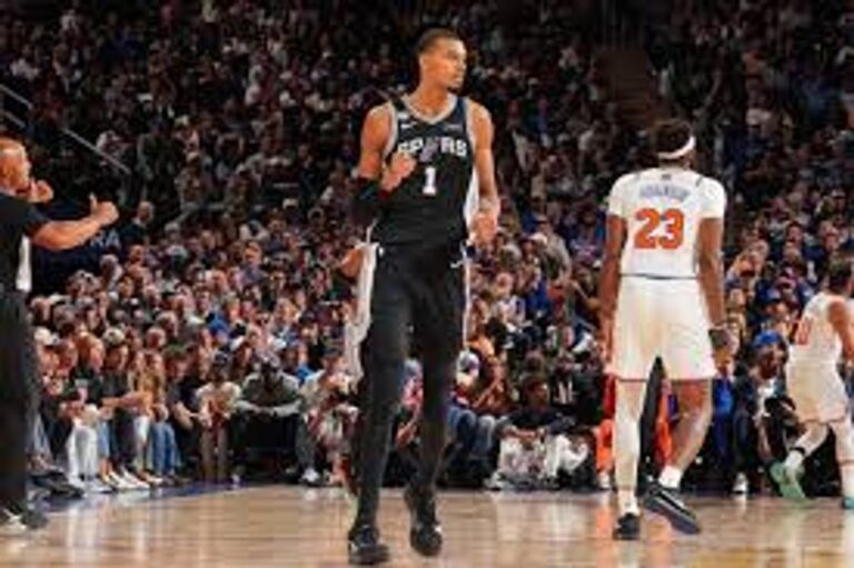 San Antonio Spurs se aferran a la serie tras vencer a los Knicks en el Juego 3