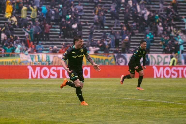 Aldosivi se impone a Atlético Tucumán y beneficia a River en la tabla
