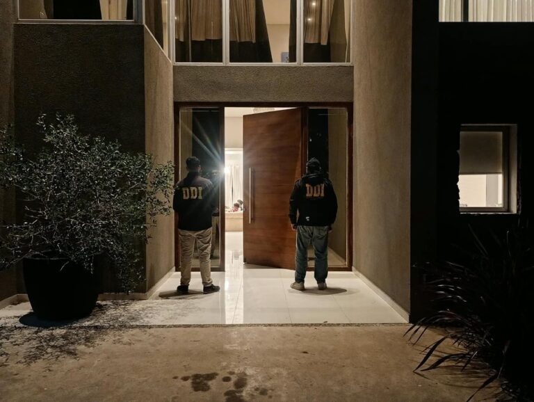 Allanamientos a L-Gante: hallan armas y vehículos en la investigación por amenazas