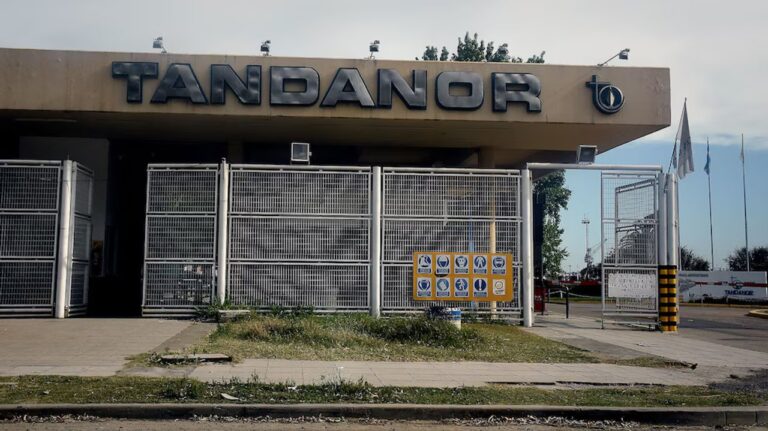 Allanamientos revelan más de USD367.000 en investigación por coimas en Tandanor