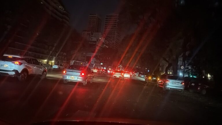 Apagón masivo afecta a múltiples barrios de Buenos Aires