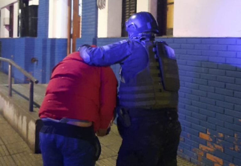 Cayó un narco en Córdoba con 2400 dosis de droga y armas en su poder