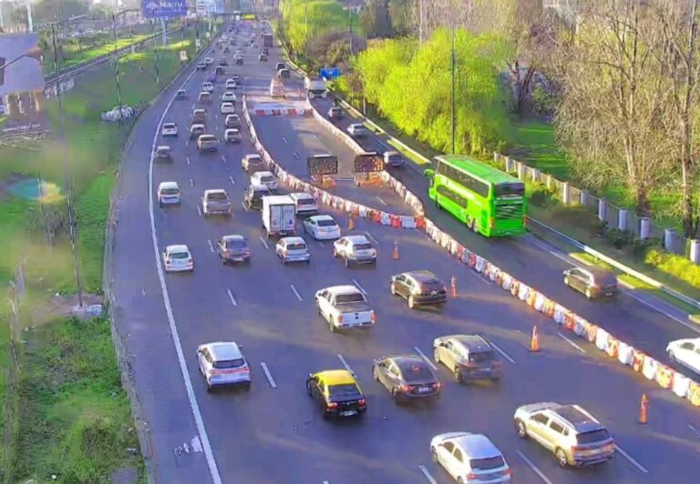 Continúan las demoras en la avenida Lugones por obras de Metrogas