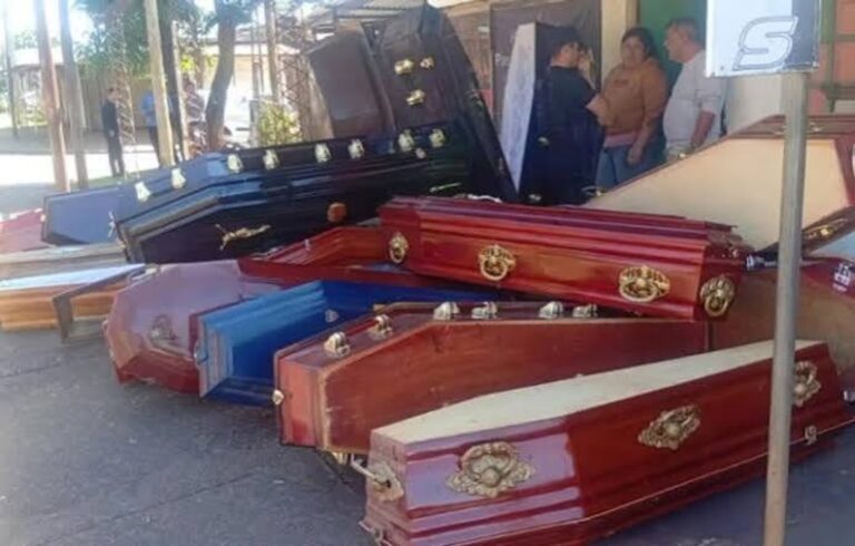 Descubren 30 ataúdes en un antiguo local de panadería en Posadas