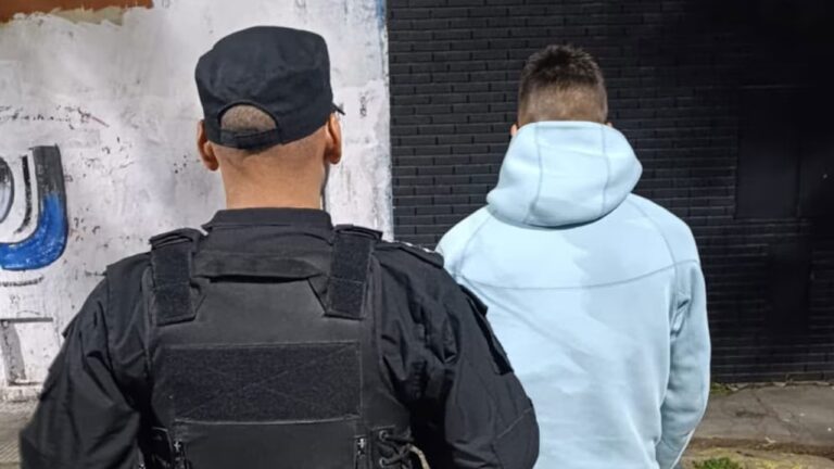 Detienen a juvenil de Newell’s por tenencia ilegal de arma en Rosario