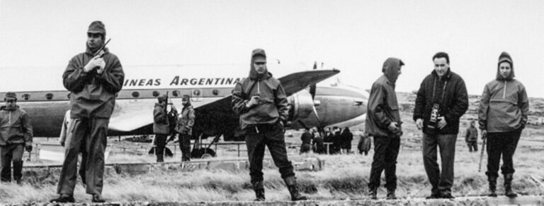 Diputados piden la restitución de una bandera argentina retirada de la Casa Rosada