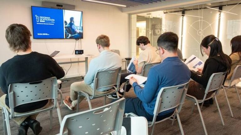 EANA y UTN lanzan programa de pasantías para futuros profesionales en navegación aérea