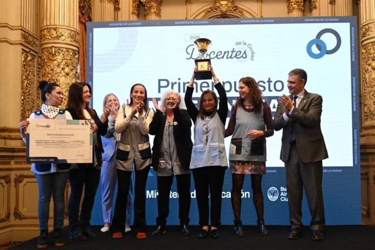 El Gobierno de la Ciudad premia a maestros innovadores en educación