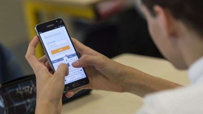El uso excesivo del celular en estudiantes: más de seis horas diarias y señales de alerta