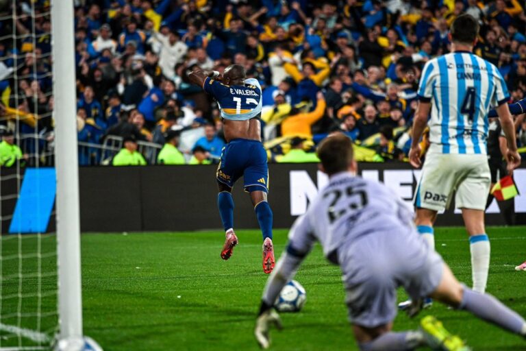 Enner Valencia brilla con un hat-trick y Boca supera a Racing