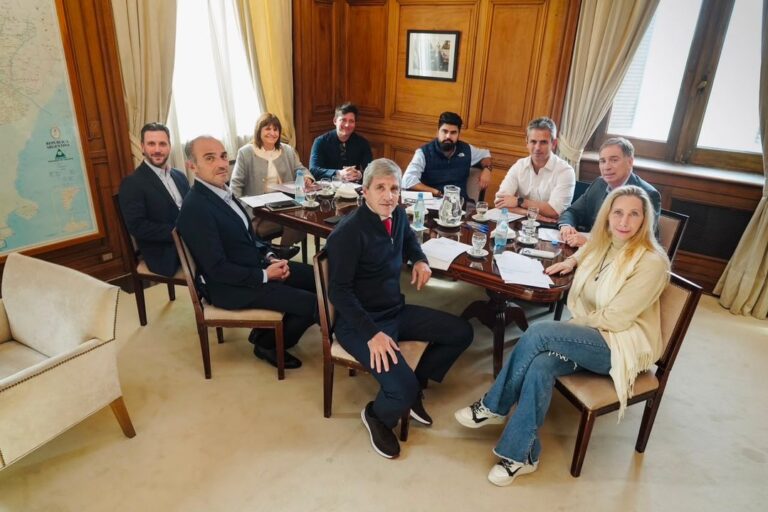Estrategias políticas: Presupuesto 2027 y reforma electoral en agenda