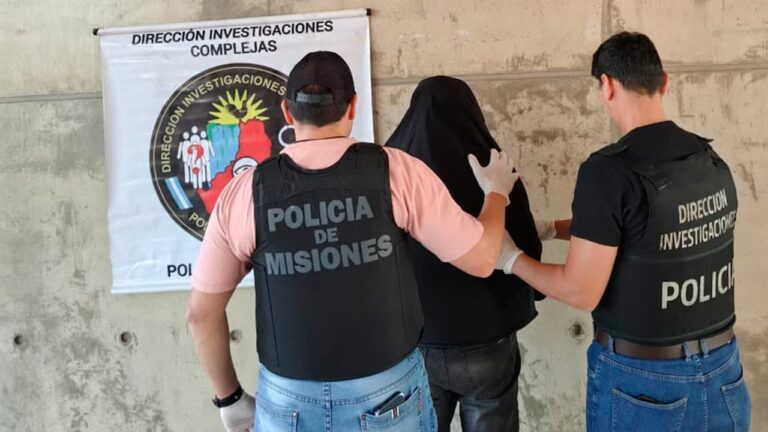 Ex comisario se entrega tras ser acusado de abusar de sus hijastras en Misiones