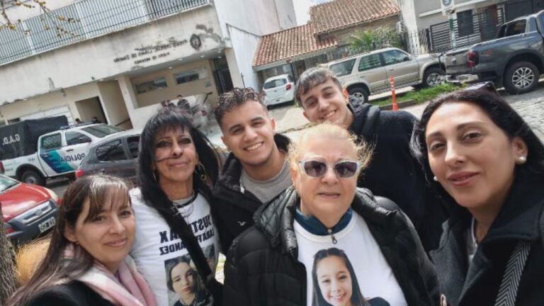 Familiares de víctimas de homicidio marchan en Lomas de Zamora exigiendo justicia