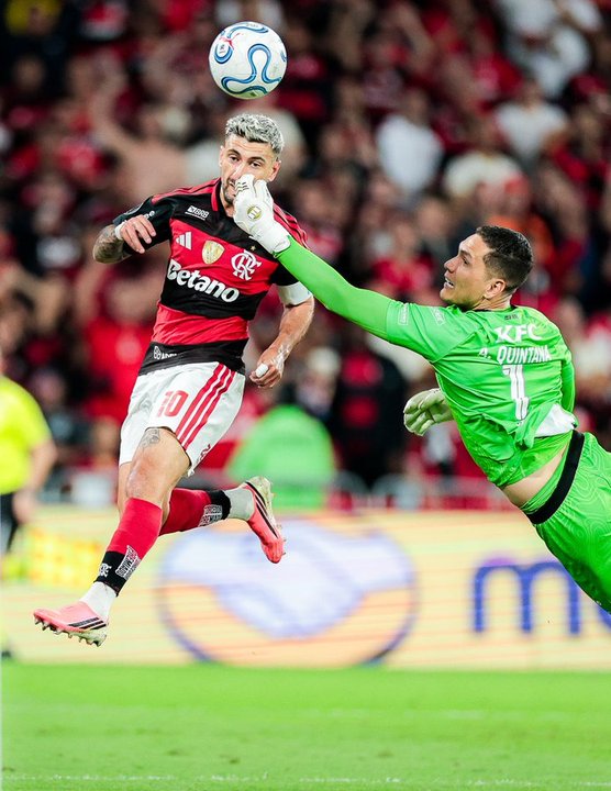 Flamengo avanza a semifinales tras empatar con Independiente del Valle