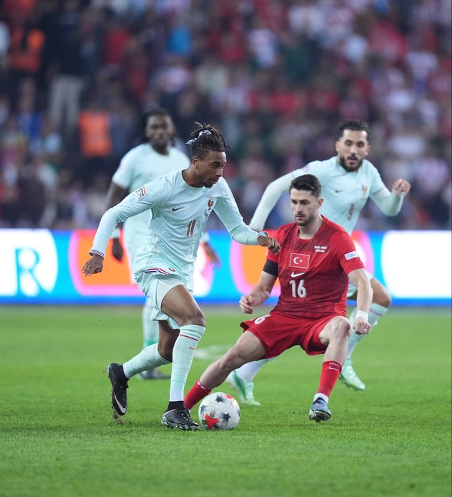 Francia suma tres puntos, pero Mbappé sufre una lesión preocupante