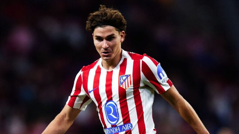 Julián Álvarez vuelve a ser abucheado en el Metropolitano