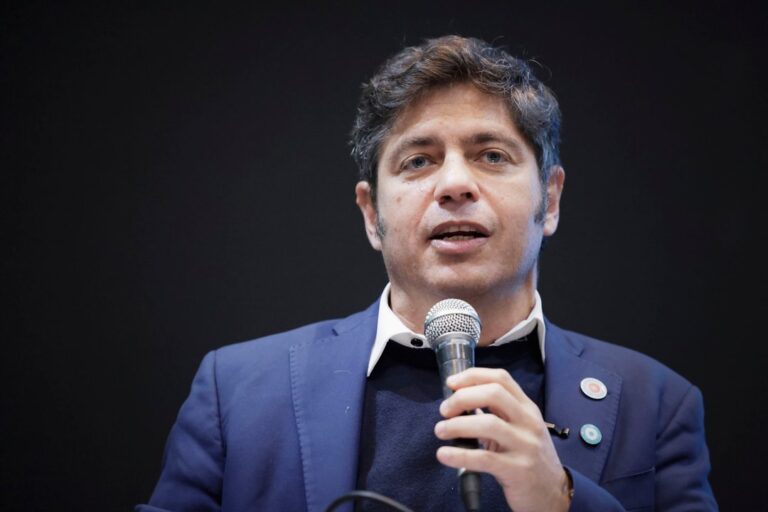 Kicillof cierra el plenario nacional del Movimiento Derecho al Futuro en Avellaneda