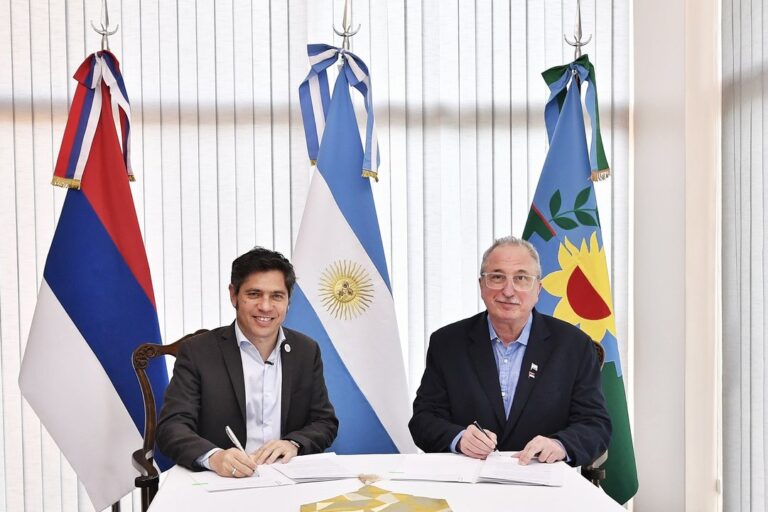 Kicillof y Passalacqua firman acuerdos en Misiones y critican a Milei