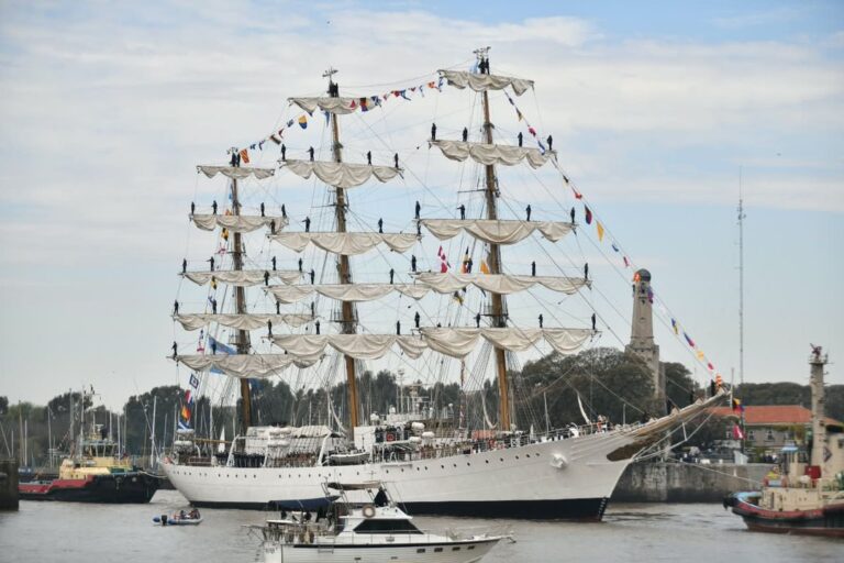 La fragata ARA Libertad regresa a Buenos Aires tras su exitoso 54° viaje de instrucción