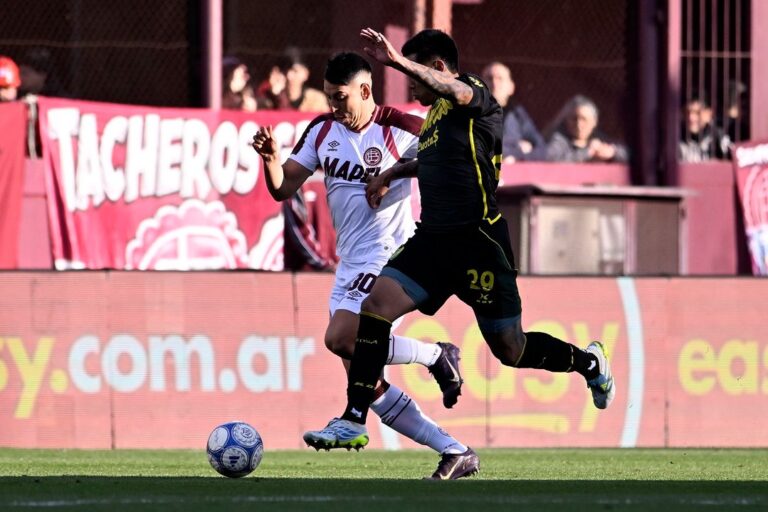 Lanús se lleva el triunfo sobre Defensa en el último suspiro