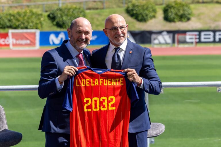 Luis de la Fuente se queda hasta 2032 al frente de la selección española