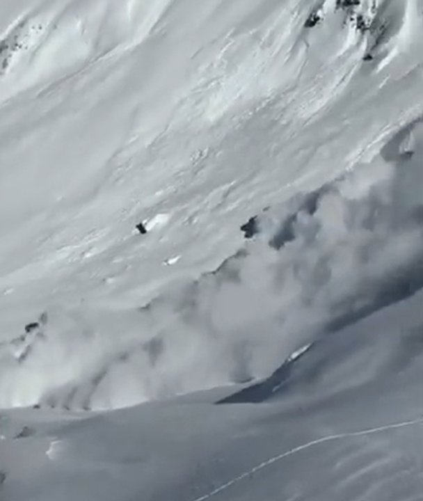 Milagroso escape de dos esquiadores tras avalancha en Cerro Chapelco