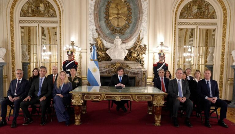Milei reafirma soberanía sobre Malvinas y busca acorralar a la oposición