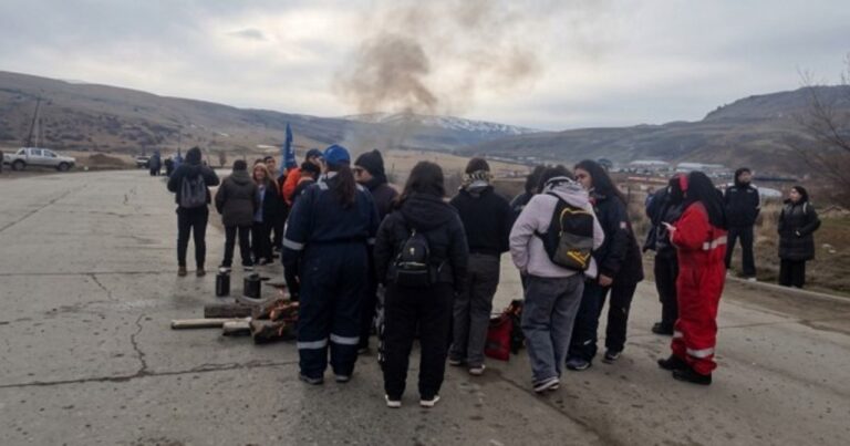 Protestas en Río Turbio por salarios: Intendente acusa a Vidal de discriminación financiera