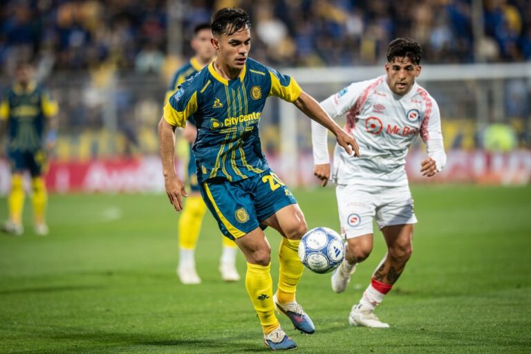 Rosario Central se impone ante Argentinos y se acerca en la tabla anual