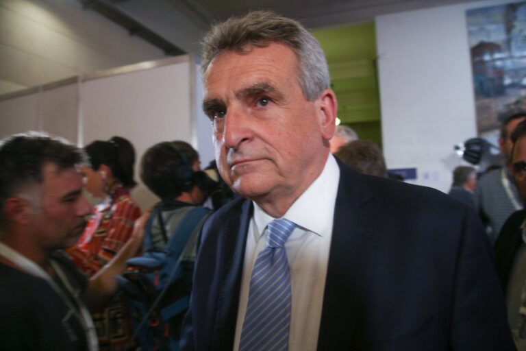 Rossi critica el proyecto de Defensa del Gobierno como una trampa para la seguridad nacional