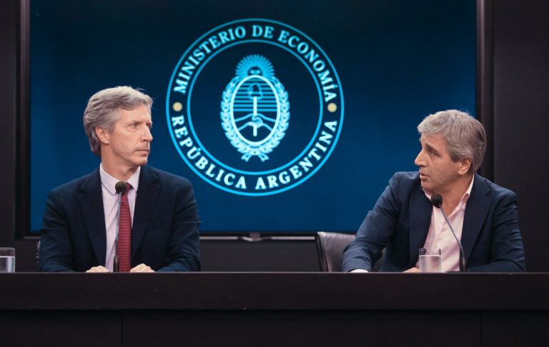 Senadores amplían denuncia contra Milei y funcionarios por el oro del BCRA