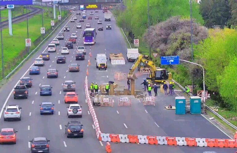 Tráfico complicado en la avenida Lugones por obras de Metrogas y AUSA