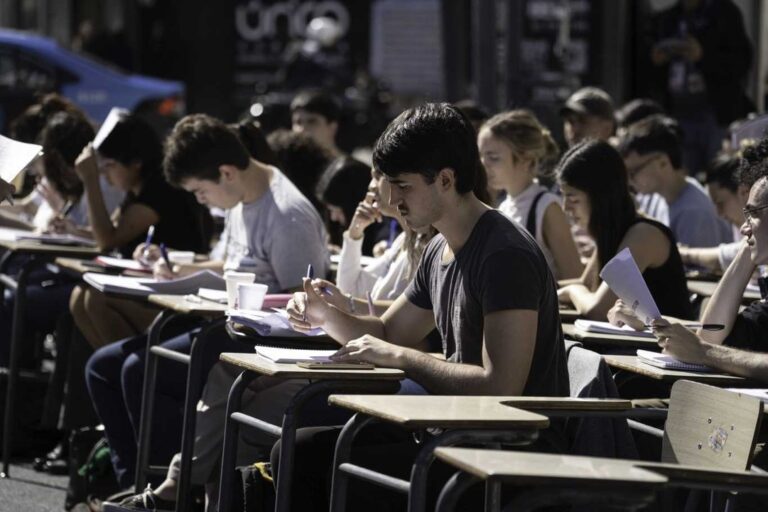 Universitarios inician paro escalonado tras fallida reunión con el Gobierno