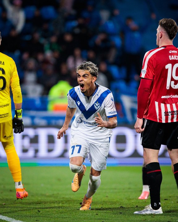 Vélez Sarsfield se suma a la cima de la Zona A tras vencer a Estudiantes