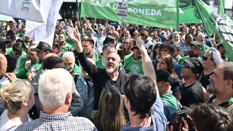 ATE se moviliza a Olivos en rechazo a los retiros voluntarios del Gobierno