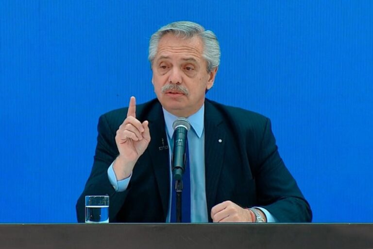 Alberto Fernández en la Di Tella: Reflexiones y un guiño a Milei
