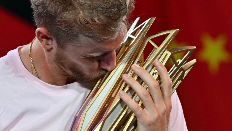 Alejandro Davidovich Fokina se lleva el Masters 1000 de Shanghái tras vencer a Rafa Jódar