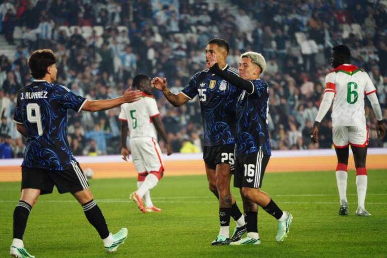 Argentina arrasó a Burkina Faso con un contundente 7-0 en el Monumental