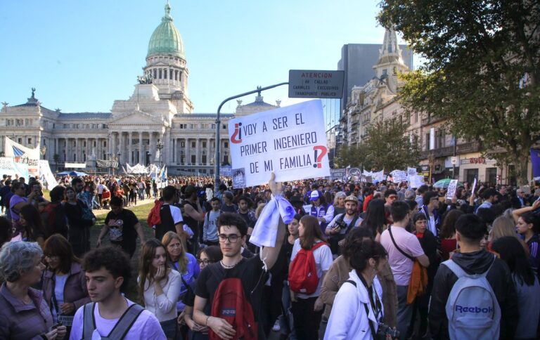 Colapso de tránsito en Buenos Aires por la Marcha Federal Universitaria