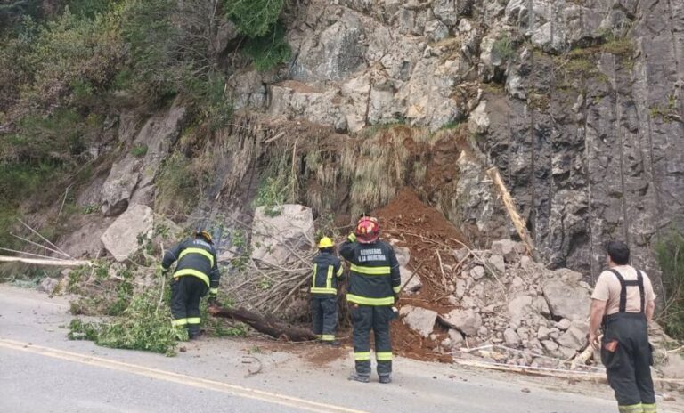 Corte total en la Ruta 40 por desmoronamiento en Villa La Angostura