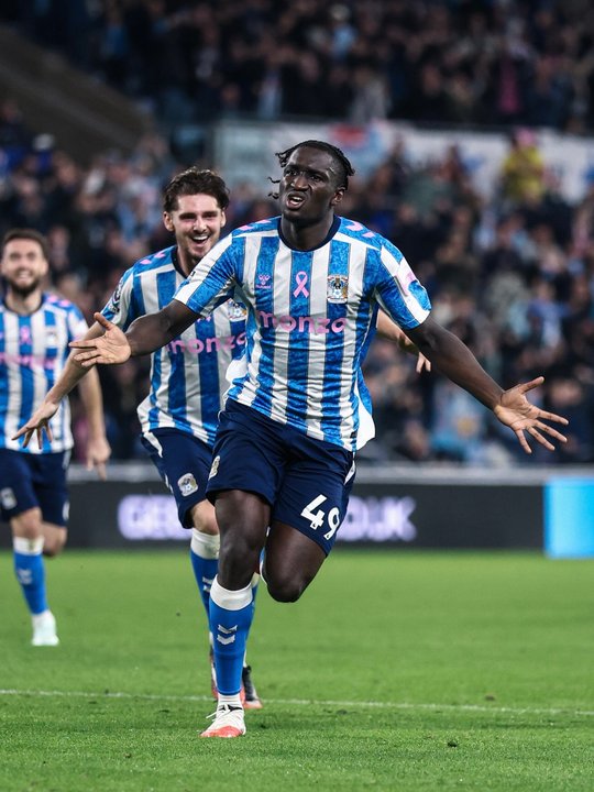 Coventry City aplastó al Newcastle y salió del descenso en la Premier League