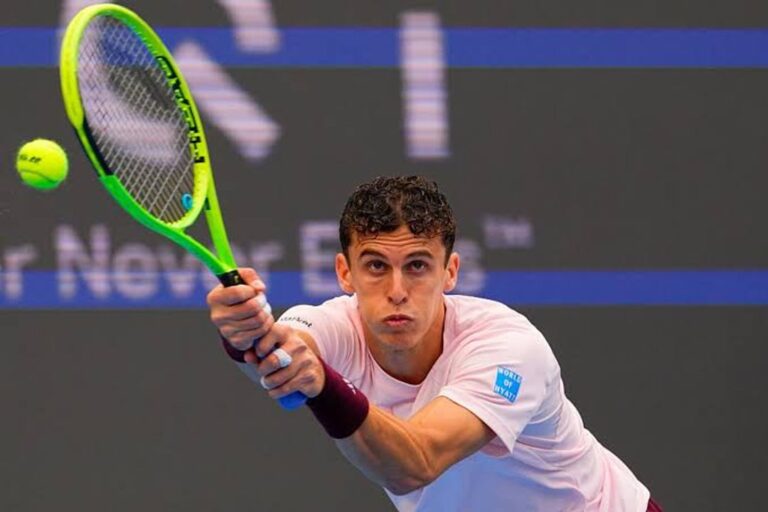 Cuatro tenistas argentinos avanzan en el Masters de Shanghái